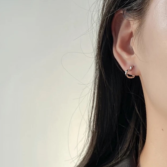 NEW 925 STERLING SILVER HEART HOOP EARRINGS, NICE EARRINGS, CUTE EARRINGS - Picture 5 of 6